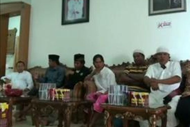 Protes buruknya layanan rumah sakit umum daerah (RSUD) Mamuju utara sulawesi barat, keluarga pasien malah dibui.