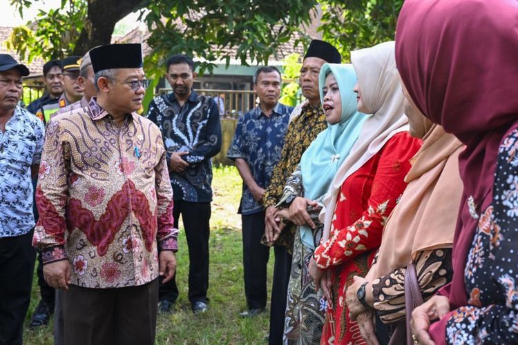 Kisah Sutimah, Guru di Kudus Tempuh 4 Jam ke Boyolali Selama 22 Tahun
