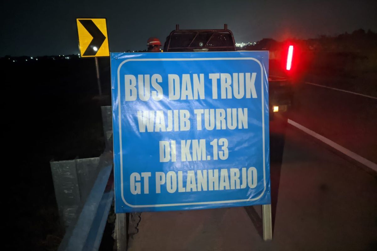 Rambu-rambu exit tol Solo Jogja sesi 1 untuk bus dan truk 