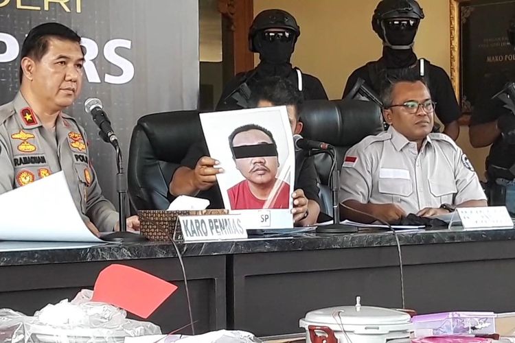 Foto wajah tersangka terorisme target pengeboman Polresta Solo, Jawa Tengah (Jateng) S, saat ungkap kasus Densus 88 Antiteror Mabes Polri pada Jumat (4/8/2023).