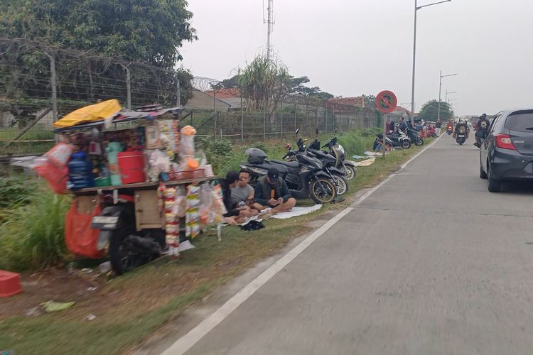 Perimeter Utara Bandara Soekarno Hatta Jadi Tempat Makan, Meski Ada Larangan Berhenti