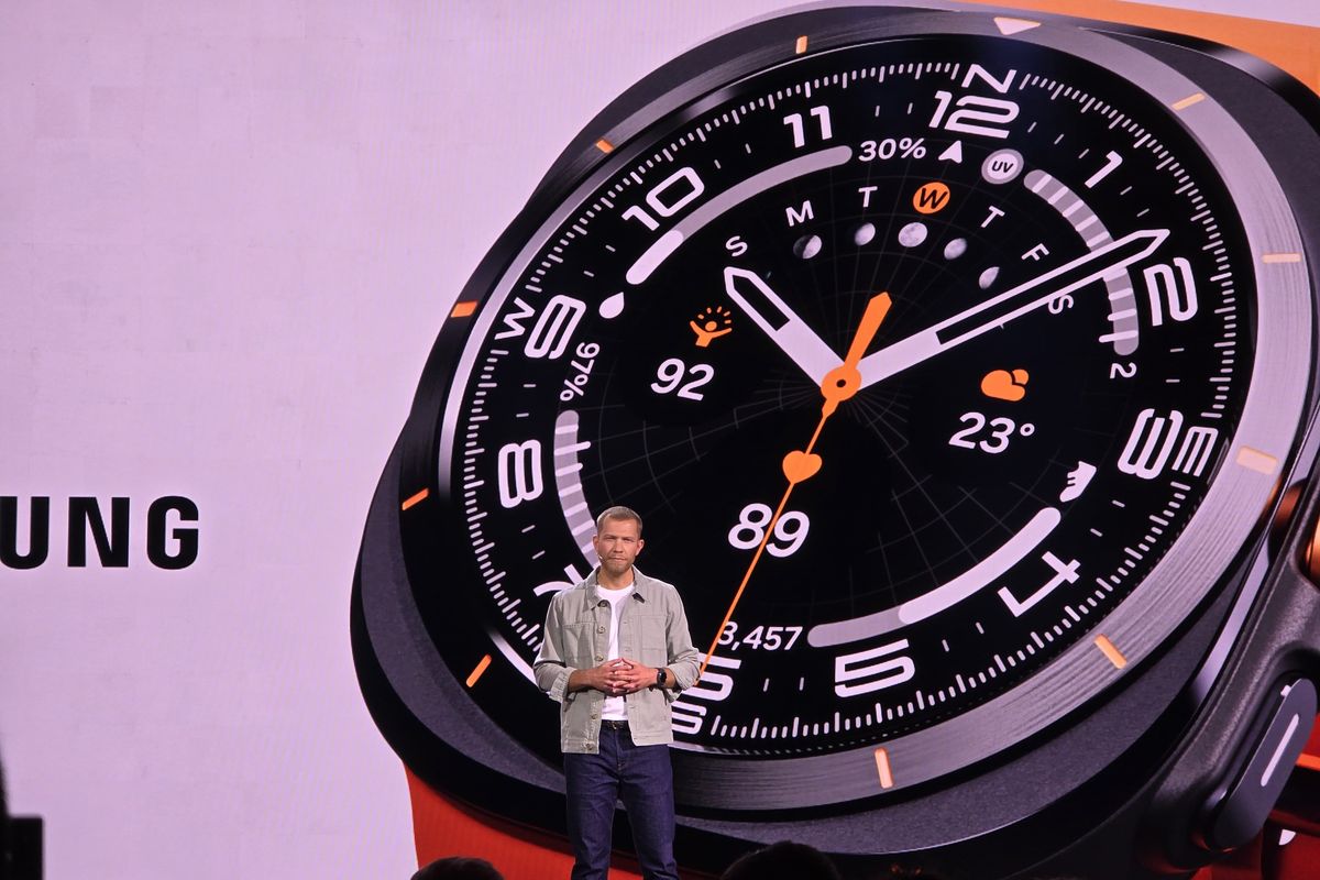 Tom Cullimore, Product & Sales Strategy Samsung mengenalkan Galaxy Watch Ultra di acara Unpacked 2024 di Paris, Rabu (10/7/2024).