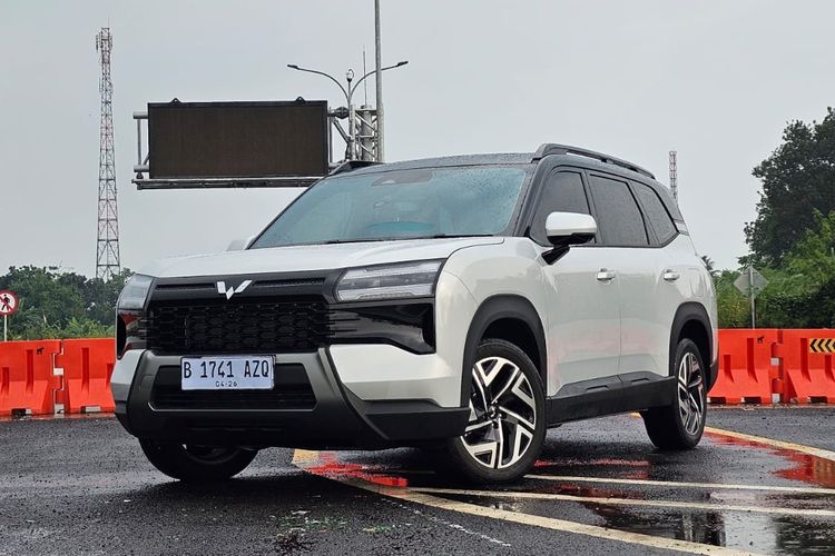 Selisih Harga Jauh, Apa Bedanya Wuling Eksion Tipe CE dan EX?