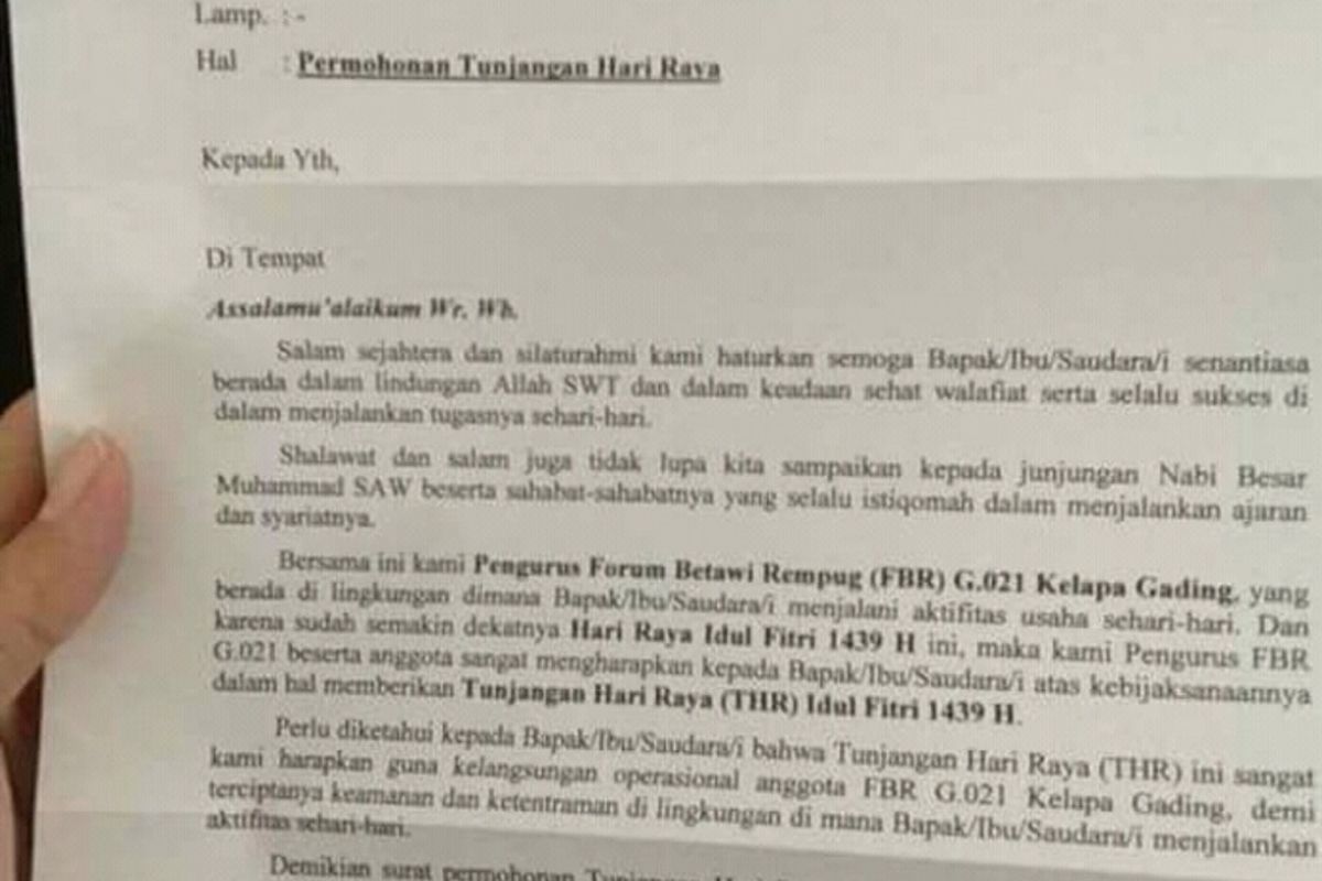 foto seSebuah surat berkop Forum Betawi Rempug G.021 Kelapa Gading tersebar di media sosial melalui aplikasi Whatsapp. Dalam surat itu, tertulis bahwa FBR meminta uang Tunjangan Hari Raya.