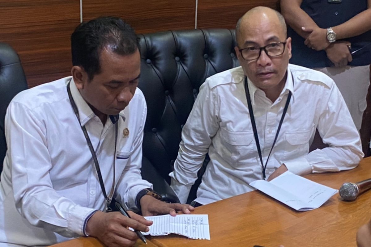 Humas PN Surabaya, Alex Adam (kanan), Senin (29/7/2024).