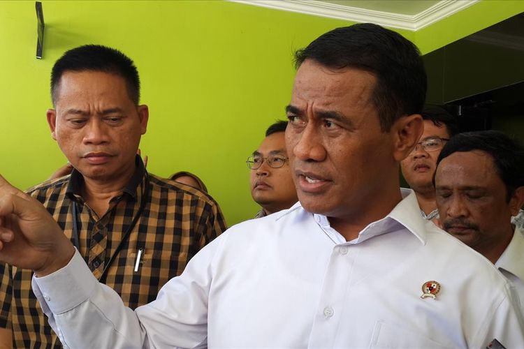 Menteri Pertanian Andi Amran Sulaiman saat mengunjungi Loka Penelitian Sapi Potong di Kabupaten Pasuruan, Jawa Timur, Jumat (28/6/2019)