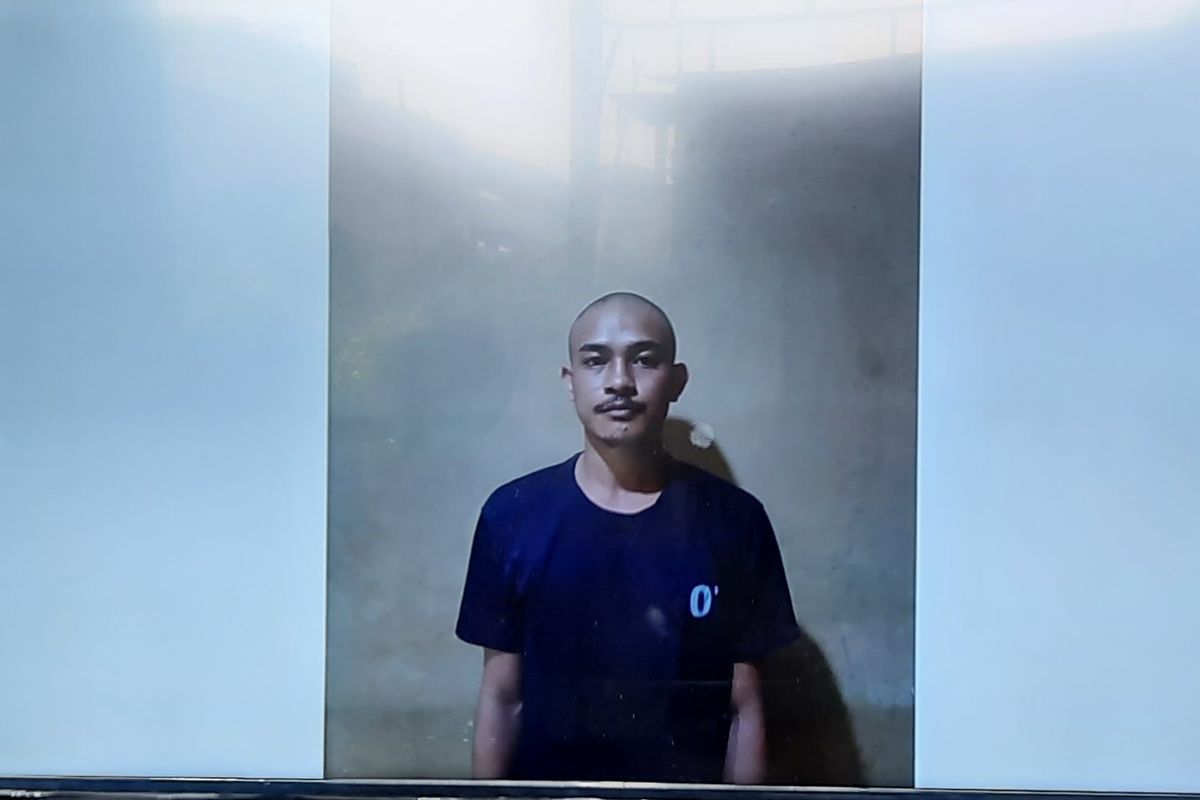 Polisi mengatakan bahwa AR (23) tidak membisa membayar teman kencannya sehingga membuat laporan palsu ke Polres Jakarta Timur.  AR sebelumnya mengaku dirampok lima orang yang mengaku polisi di kawasan Kanal Banjir Timur (KBT), Duren Sawit, Jakarta Timur, Rabu (6/10/2021) dini hari.