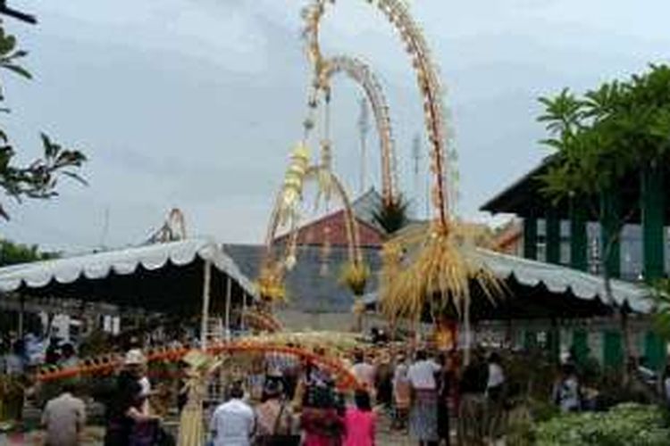 Festival Penjor digelar di Kuta, Badung, Bali, Jumat (5/2/2016), dalam menyambut Hari Raya Galungan.