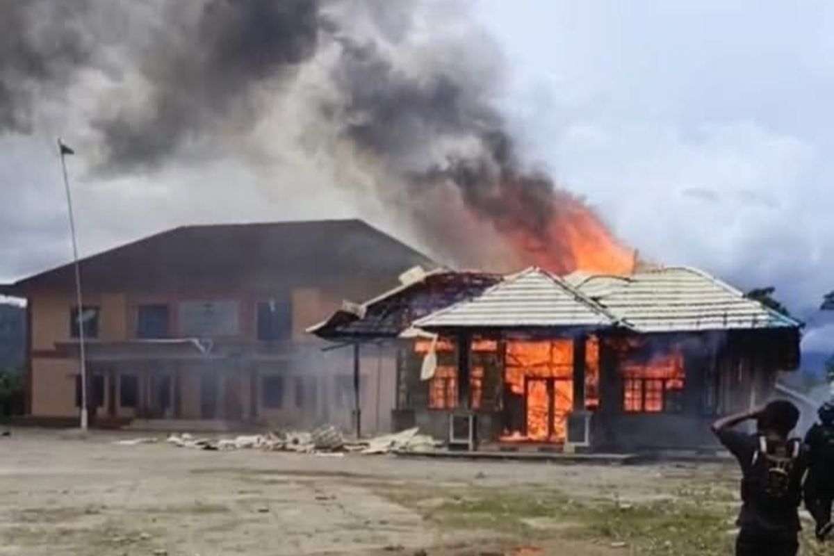 Aula Kantor Bupati Dogiyai Terbakar, Polisi Telusuri Penyebab lewat Rekaman CCTV Ruang Wakil Bupati