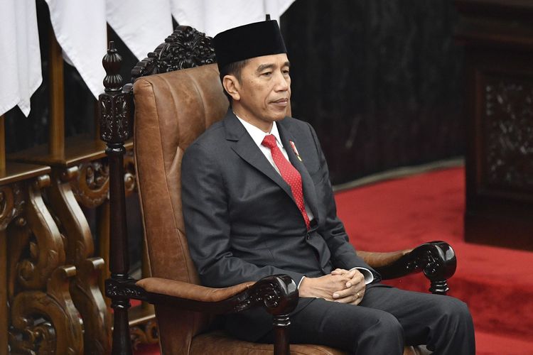 Presiden Joko Widodo menghadiri pelantikan anggota Dewan Perwakilan Rakyat (DPR) periode 2019-2024 di Ruang Rapat Paripurna, Kompleks Parlemen, Senayan, Jakarta, Selasa, (1/10/2019). Sebanyak 575 anggota DPR terpilih dan 136 orang anggota DPD terpilih diambil sumpahnya pada pelantikan tersebut.