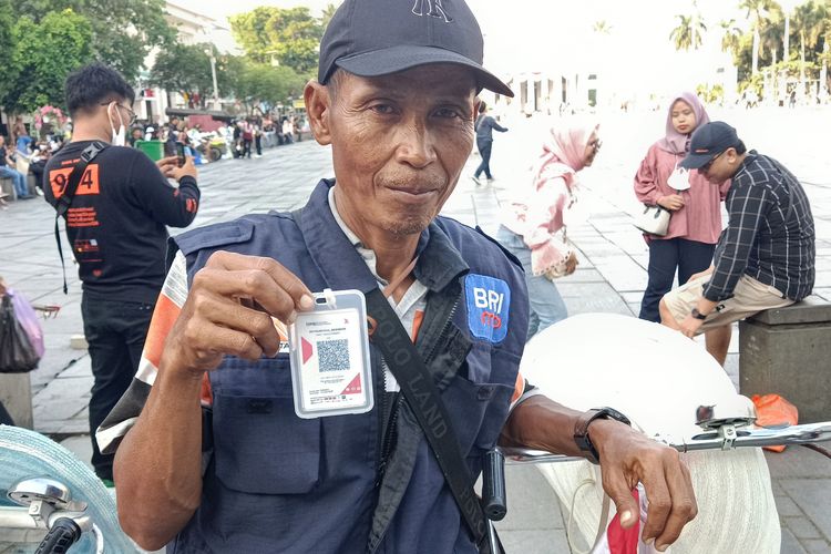 Sodiman, anggota Paguyuban Onthel Kota Tua