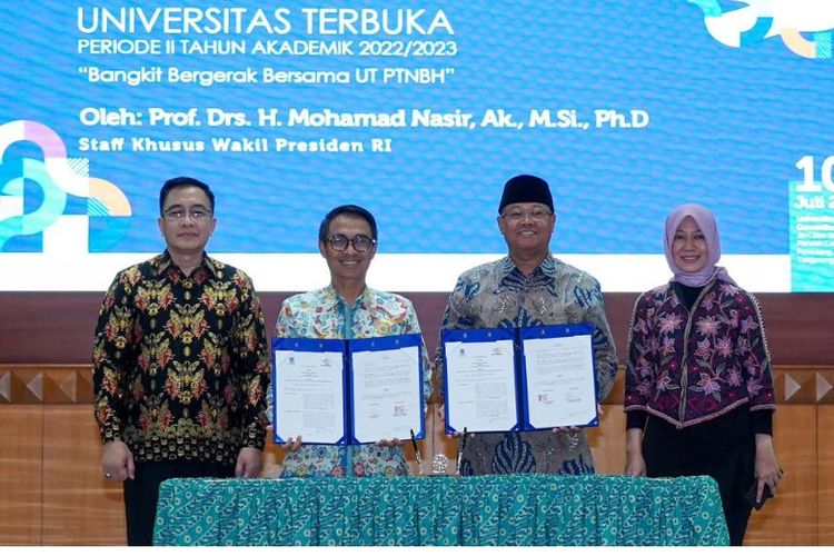 PT Pos Indonesia (Persero) melakukan penandatanganan nota kesepahaman dengan Rektor Universitas Terbuka Profesor Drs Ojat Darojat, Dip Mgt, MBus, PhD. 