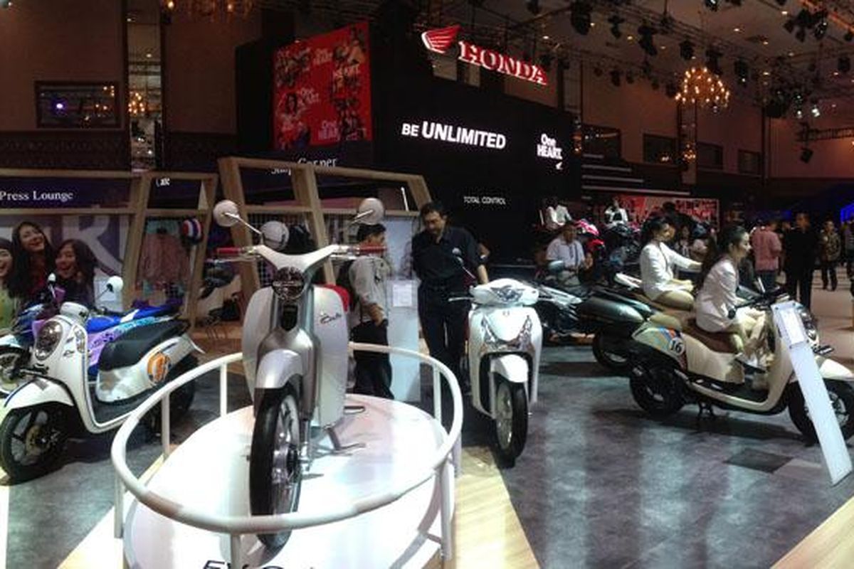 Booth Honda di IMOS 2016.