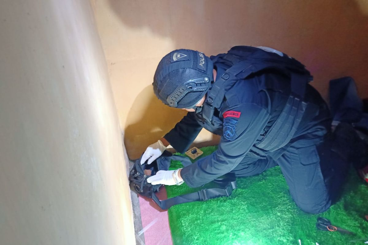 Penggerebakan rumah kontrak bandar narkoba di Kabupaten Jember pada Kamis (11/7/2024)