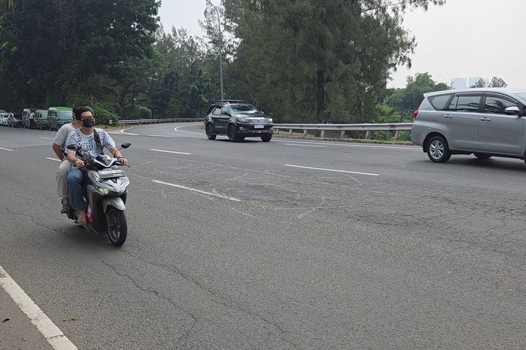 Warga Minta Jalan Flyover Rawa Buntu Tangsel Diperbaiki Permanen, Bukan Tambal Sulam