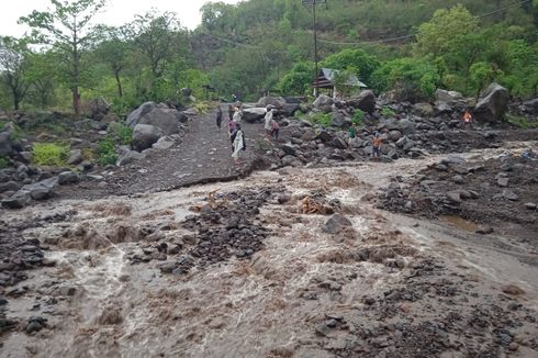 Banjir Lahar Dingin Terjang 2 Desa di Lembata, Akses Transportasi Terganggu