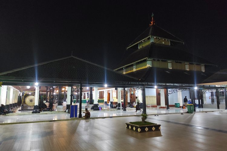 Suasana Masjid Agung Demak saat Ramadhan, Rabu (24/3/2024). (KOMPAS.COM/NUR ZAIDI)
