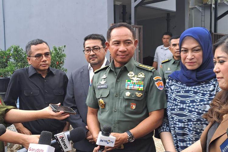 Calon Panglima TNI Jenderal Agus Subiyanto saat ditemui di rumah pribadinya, Jakarta Timur, Senin (13/11/2023). 