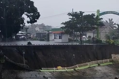 Hujan Deras, Plengsengan Jembatan Ki Ronggo Bondowoso Ambrol