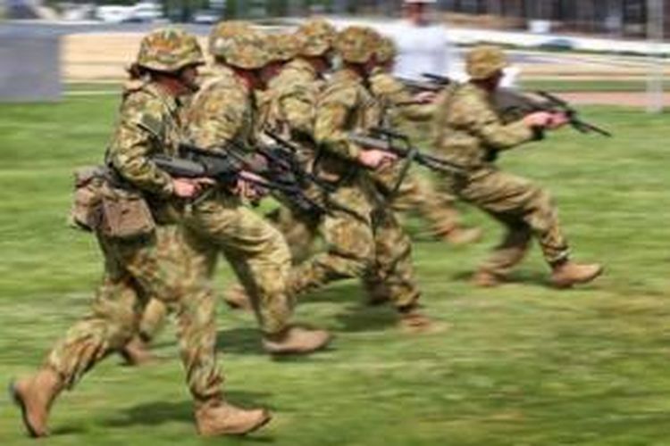 Pasukan angkatan darat Australia sedang berlatih di sebuah lokasi di Canberra.