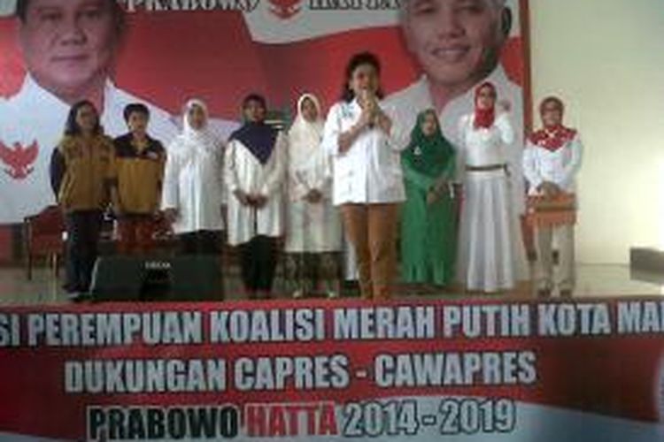 Kaum Perempuan yang tergabung dalam Perempuan Koalisi Merah Putih Malang, Jawa Timur, deklarasi mendukung pasangan Prabowo-Hatta, Selasa (24/6/2014).
