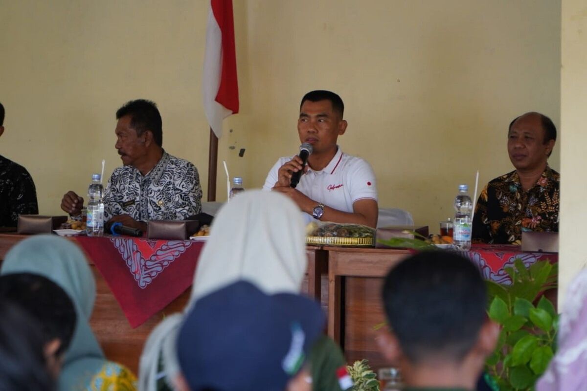 Bupati Gunungkidul Sunaryanta dalam bimtek pamong kalurahahan yang dilaksanakan oleh DPMKPPKB di Balai Kalurahan Wunung, Kapanewon Wonosari, Kamis (21/9/2023).