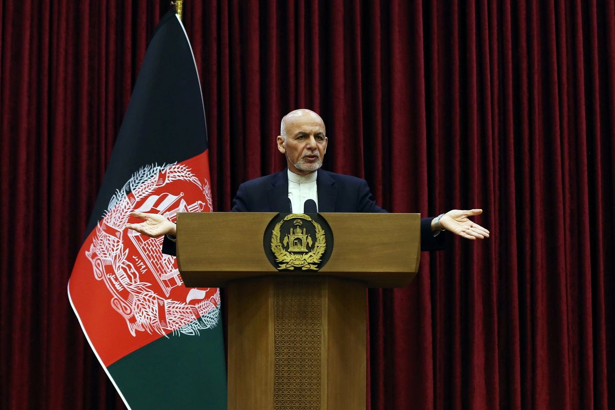 Presiden Afghanistan Ashraf Ghani berbicara di konferensi pers di Kabul, Afghanistan, Minggu (1/3/2020).