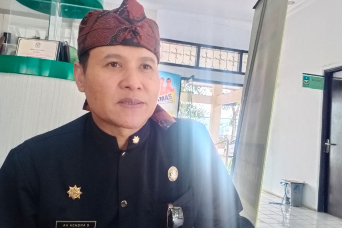 Asep Suharsono Camat Pangatikan Garut