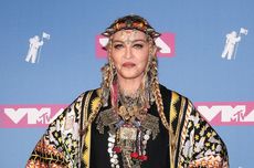 Usia 60 Tahun, Madonna Masih Bisa Goyang Ngebor Jungkir Balik