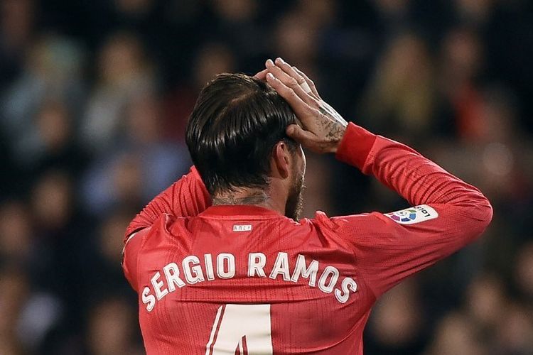 Sergio Ramos menyesali kekalahan timnya seusai laga Valencia vs Real Madrid dalam lanjutan La Liga Spanyol di Stadion Mestalla, 3 April 2019. 