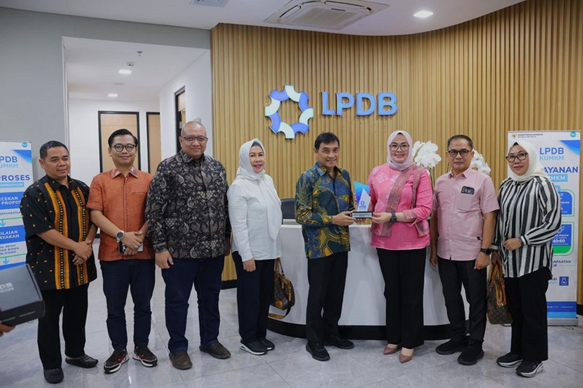Wali Kota Kendari Siska Karina Imran saat disambut oleh Direktur Utama LPDB Supomo dan jajaran di kantor LPDB.