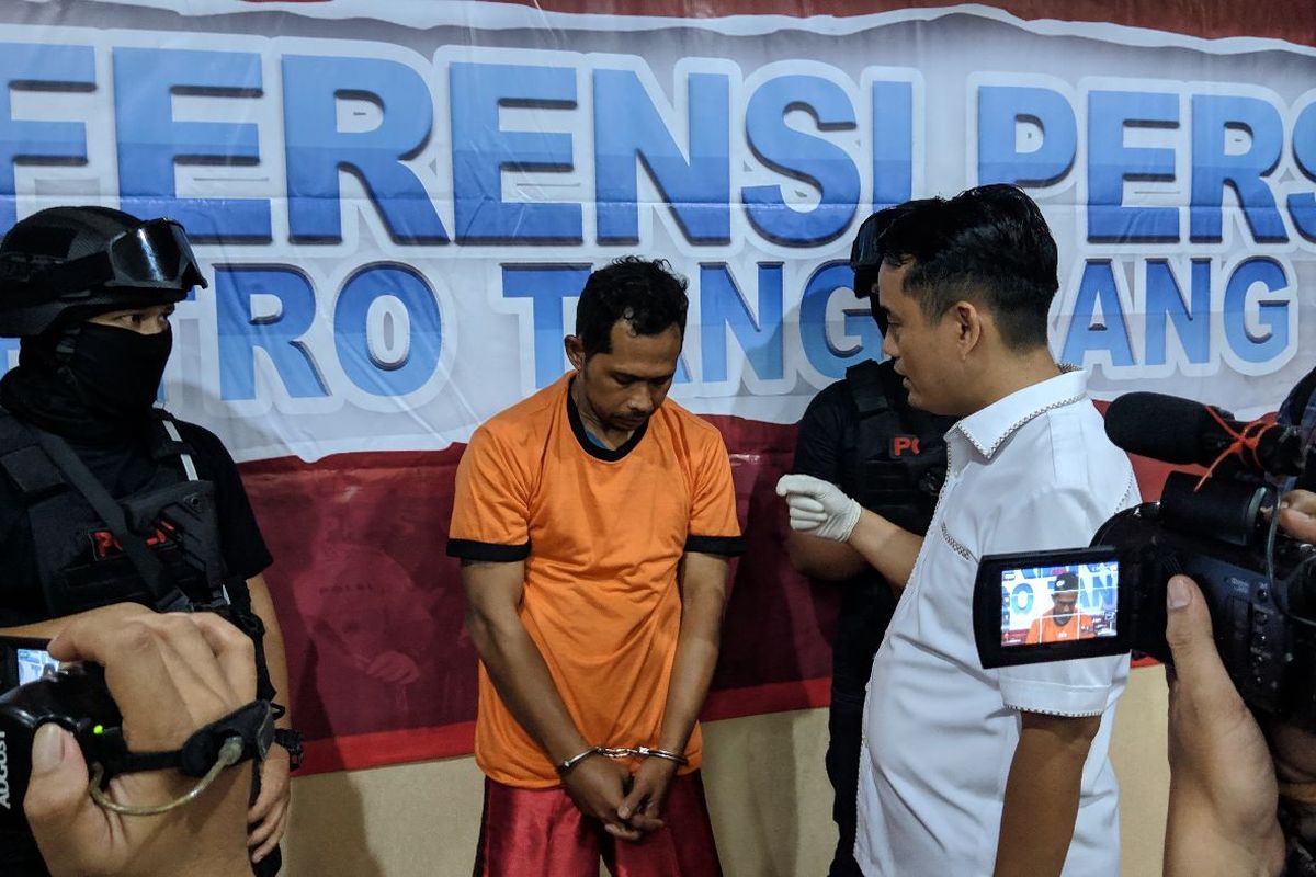 Pelaku pencurian dengan kekerasan SS (38) berbaju oranye di Polres Metro Tangerang Kota, Jumat (10/1/2020)