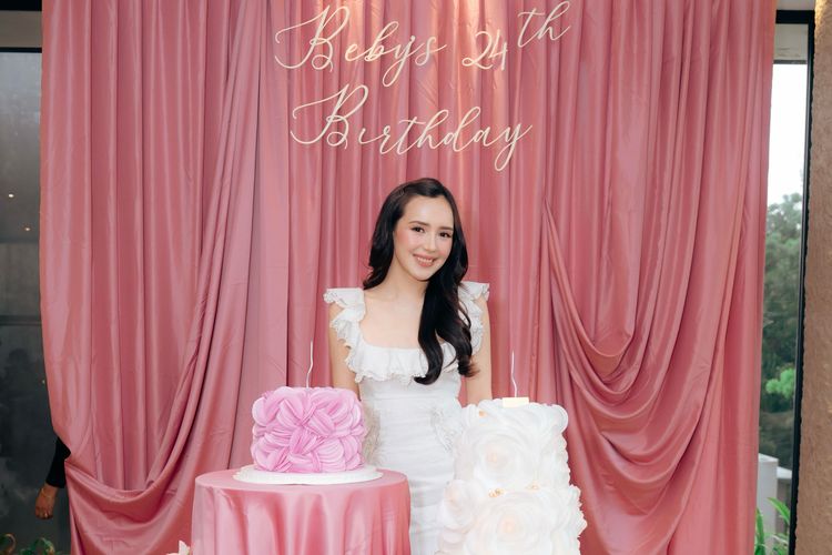 4 Gaya Beby Tsabina saat Ultah ke-24, Anggun dengan Dress Aksen Ruffle
