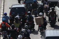 Pengendara Sepeda Motor Bingung