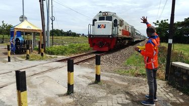 Tragedi KA di Bekasi Timur, DPR Ingatkan Bahaya Ribuan Perlintasan Sebidang