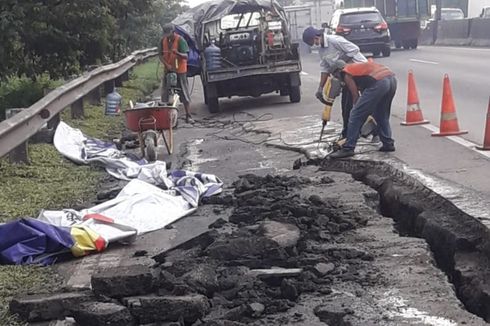 Longsor di Sebagian Ruas Tol Surabaya-Gempol, 2 Lajur Ditutup