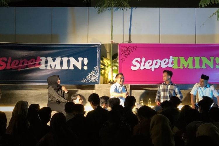 Cawapres nomor urut 1 Muhaimin Iskandar di acara Slepet Imin di Padang, Sumatera Barat, Senin (5/12/2023) malam. 