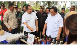 Bupati Jembrana Pamerkan Hasil Pengolahan Hutan kepada Pj Gubernur Bali