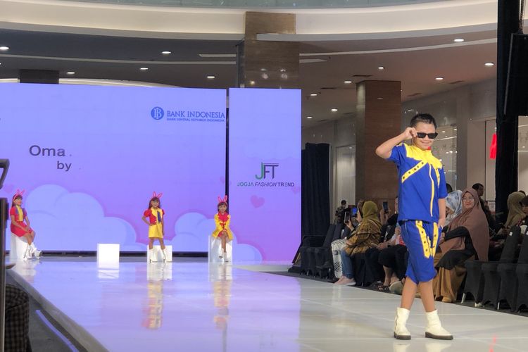 Faza, model cilik down syndrome di Jogja Fashion Trend 2023