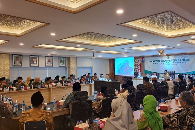 Wakil Presiden sekaligus Ketua Dewan Pertimbangan Majelis Ulama Indonesia (MUI) Ma'ruf Amin menghadiri rapat Dewan Pertimbangan MUI di kantor MUI, Menteng, Jakarta, Rabu (2/8/2023).