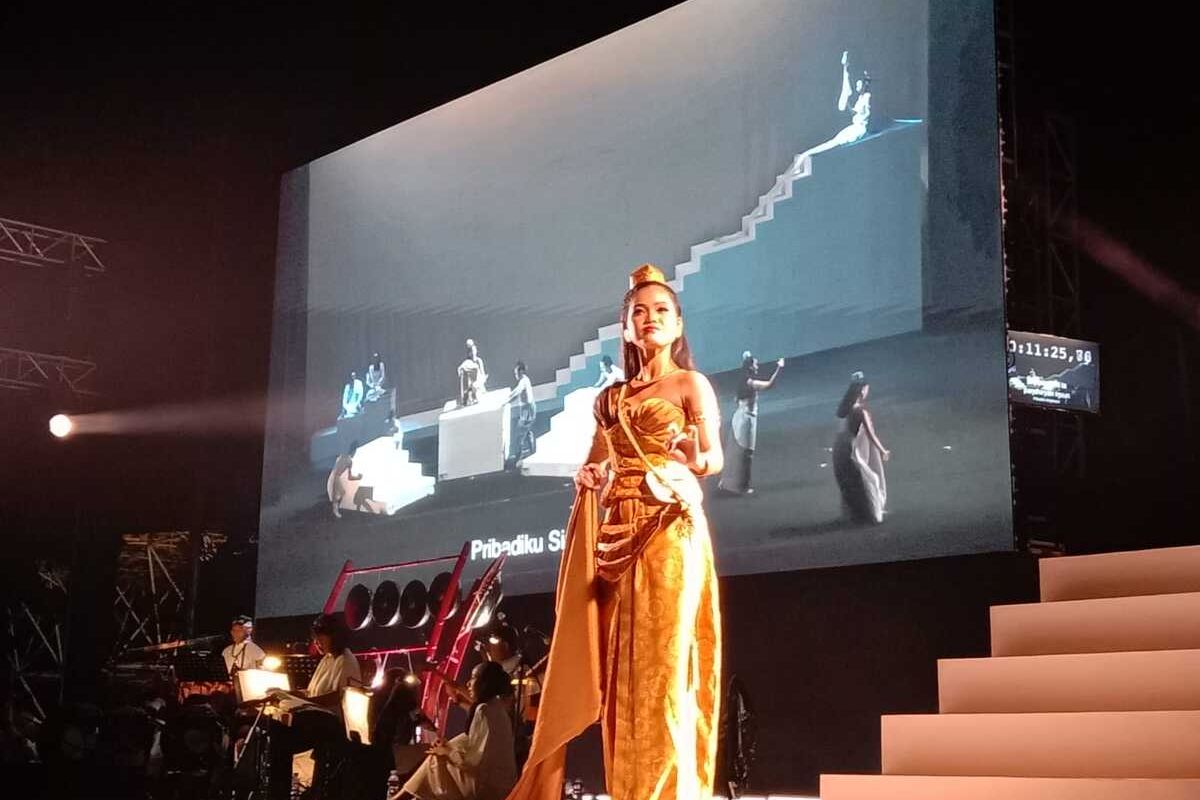 Pementasan Opera Majapahit: Gayatri Sri Rajapatni di Museum Majapahit Trowulan, Kabupaten Mojokerto, Jawa Timur, Sabtu (4/11/2023) malam.