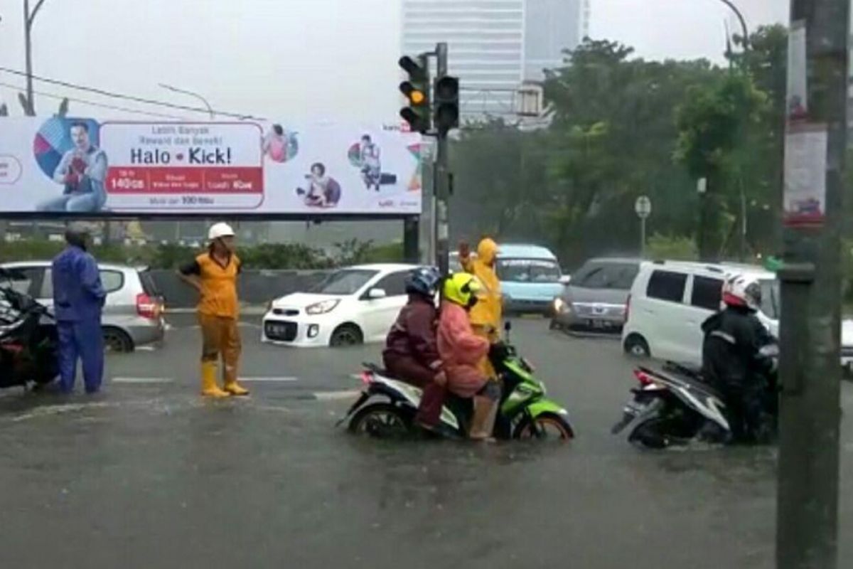 Banjir di Gandaria City, Kebayoran Lama, Jumat (17/3/2017).