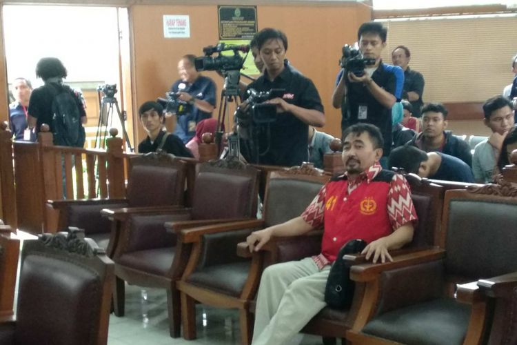 Gatot Brajamusti dalam sidang di Pengadilan Negeri Jakarta Selatan, Kamis (12/10/2017).