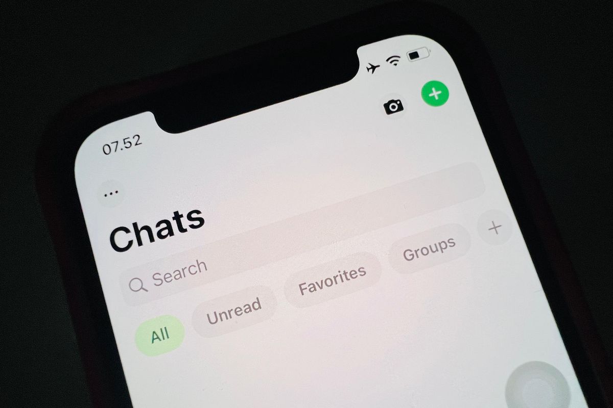 Tampilan fitur tab + di WhatsApp untuk menampilkan daftar chat dengan kategori yang bisa dikustomisasi.