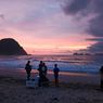 Menikmati Sunset di Pantai Pulau Merah Banyuwangi yang Sudah Buka