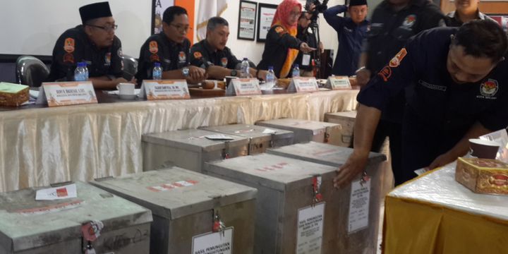 Suasana rekapitulasi suara Pilkada Kota Malang oleh KPU Kota Malang, Kamis (5/7/2018)