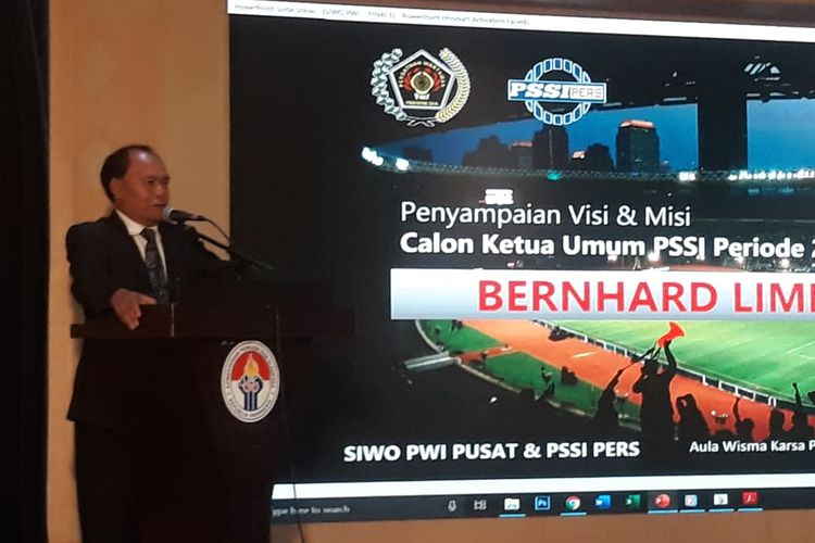 Bernhard Limbong saat pemaparan visi dan misinya sebagai calon Ketua Umum PSSI periode 2019-2023, di Wisma Kemenpora, Rabu (30/10/2019).