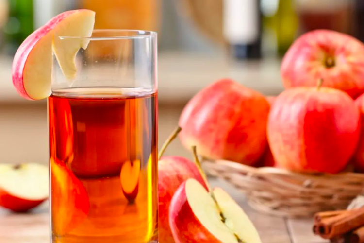 Ilustrasi minum cuka apel setiap hari