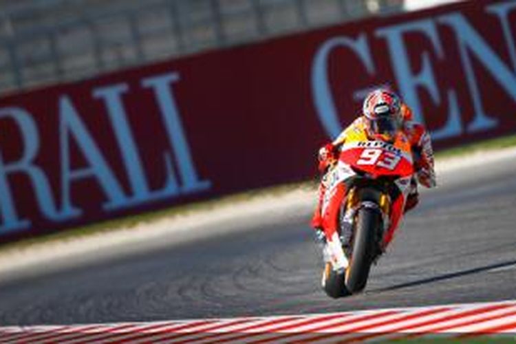 Pebalap Honda asal Spanyol, Marc Marquez, memacu motornya pada sesi latihan bebas dua GP San Marino, di Sirkuit Misano, Jumat (13/9/2013).