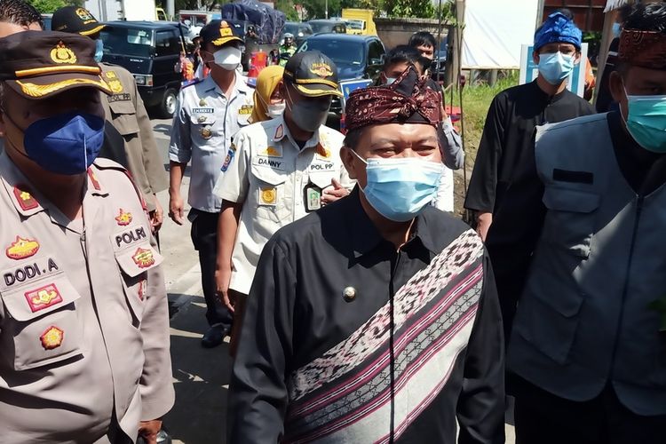 Wali Kota Bandung Oded M Danial meninjau sejumlah pos pengamanan dan pengetatan larangan mudik di beberapa pintu Tol di Kota Bandung, Kamis (6/5/2021).